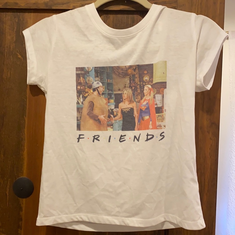 Cropped friends tee
